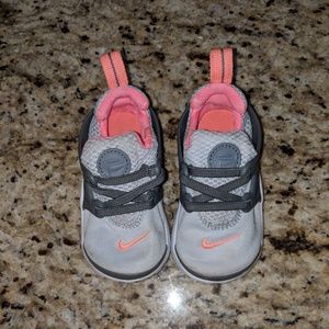 Nike toddler size 6 sneakers